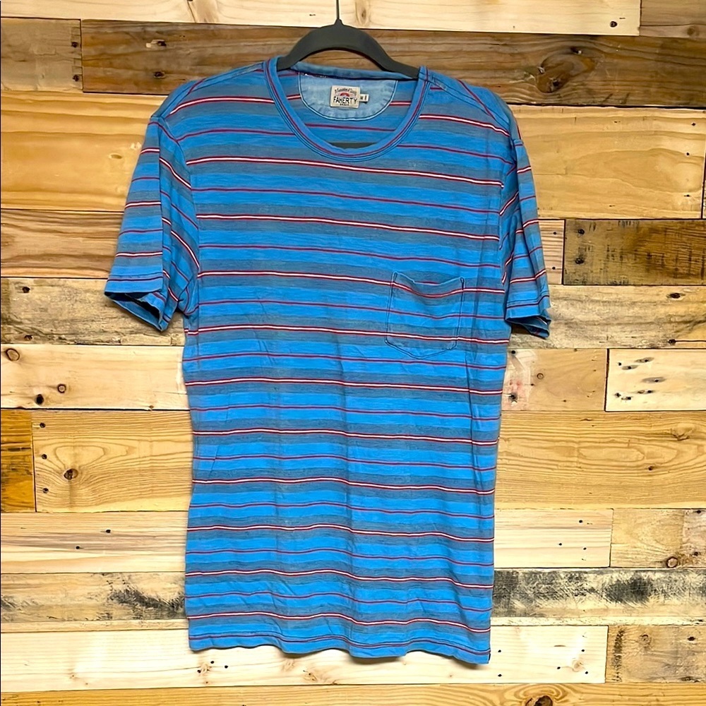 Faherty size Medium Blue, Gray, and Red Striped Short Sleeve T-shirt with Pocket